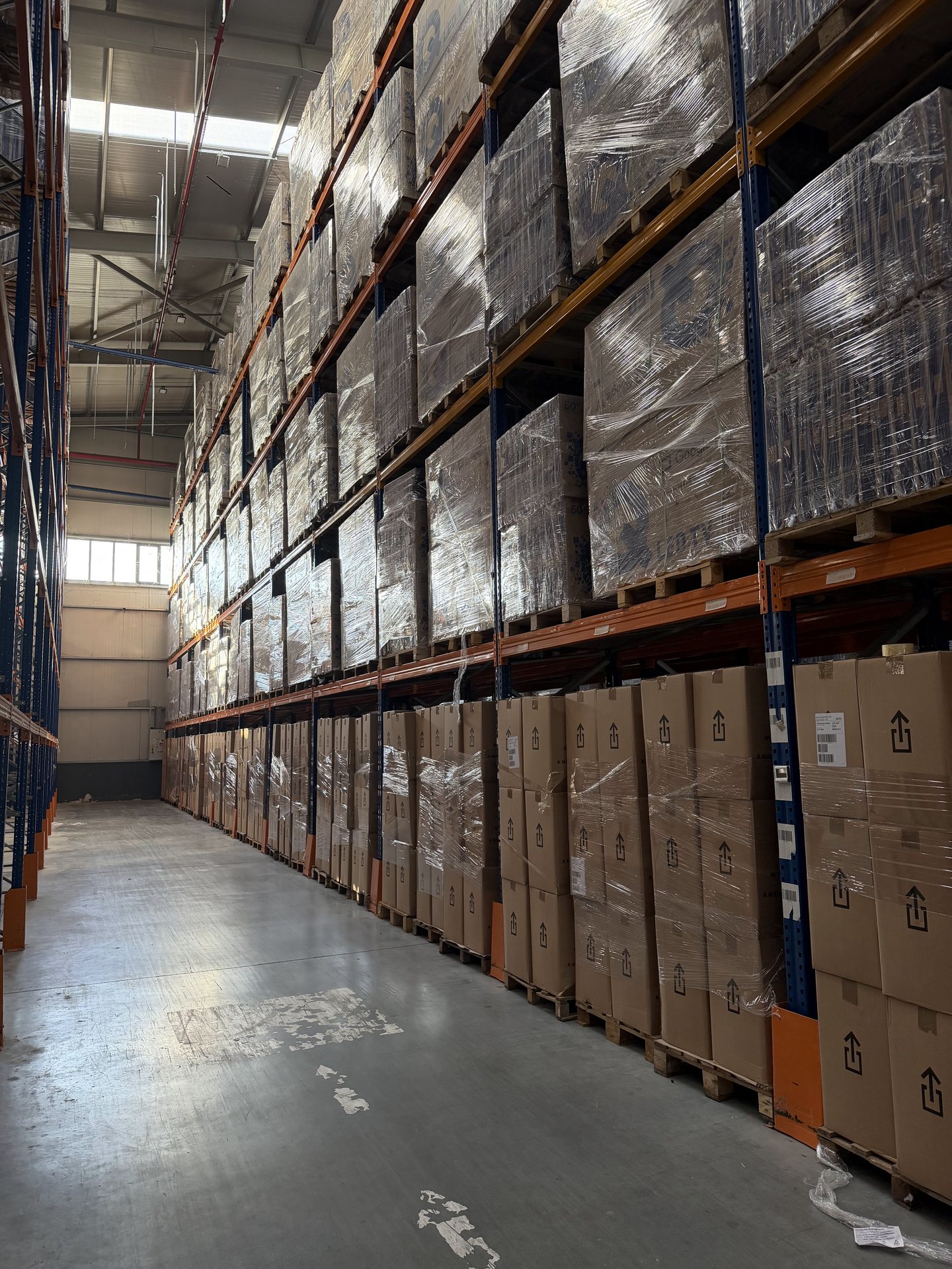 Racks with palletised goods