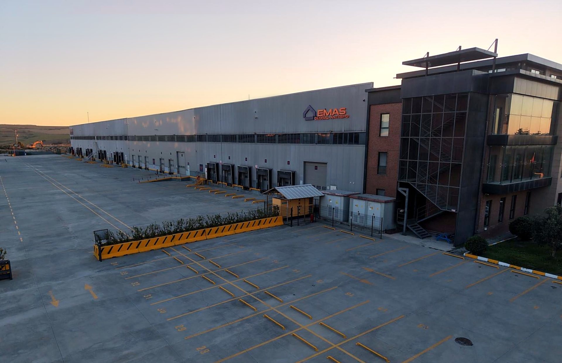 EMAS Global Hadımköy facility: warehouse, loading docks and office building